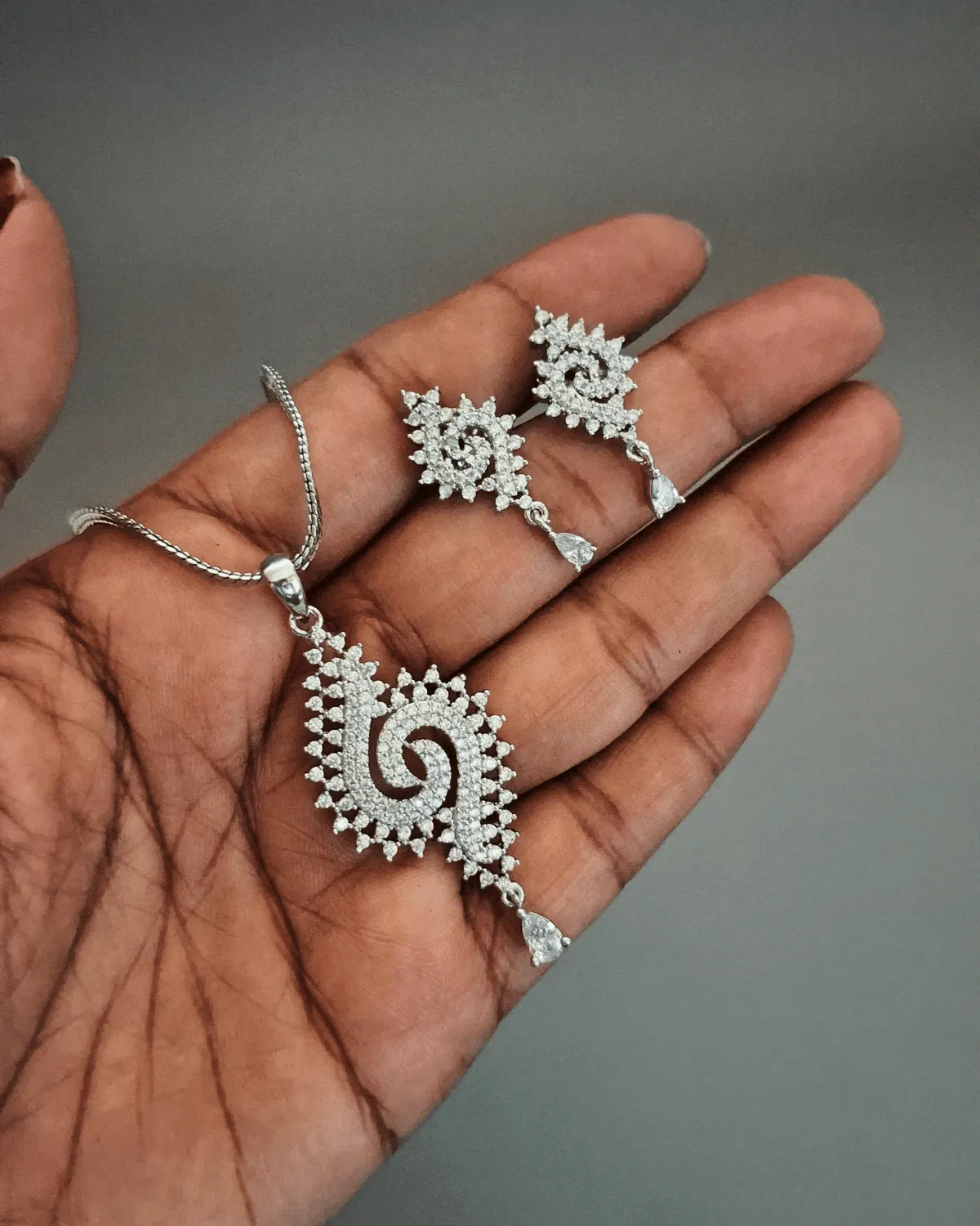 Zevarly Tarushika AD Pendant Set